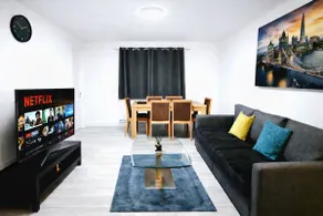 Private 3BR House Near Heathrow, Free Parking, Fast Wi-Fi - Image 5