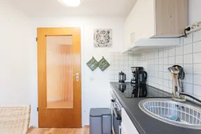 - Savanna Lodge Deluxe with Exclusive Design - Apartment 75sqm - Central Location - Terrace with View - Completely Renovated 2024 with Smart TV & Netflix - Separate Kitchen - Free Parking - Near Airport & Train - Image 5