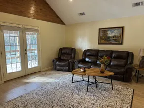 Country Lake Getaway - Image 4