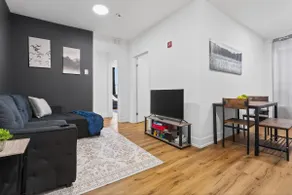Modern 2BR + Sofa Bed | Sleeps 6 | Free Parking - Image 2