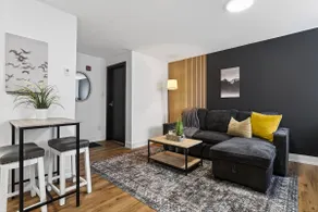 Bright Queen Suite | Sofa Bed | Easy Self Check-In - Image 4
