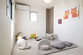A house with a simple and calm atmosphere, a Japanese-style room and children's amenities, perfect for a family trip - Image 2