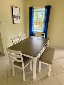 3-Bed Apt w/Pool & AC - Image 4
