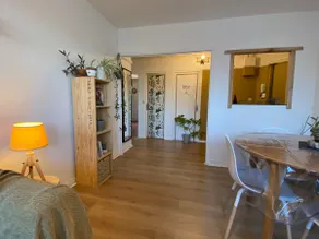 Large bright and comfortable 2-room apartment with parking - Image 2