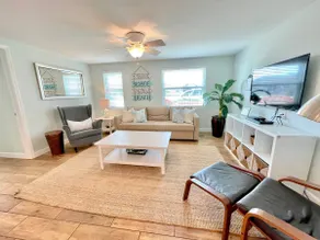 Pinecraft 2BR Retreat • Minutes to Siesta Key - Image 2