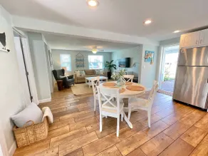 Pinecraft 2BR Retreat • Minutes to Siesta Key - Image 3