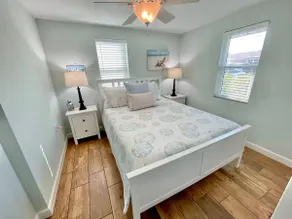 Pinecraft 2BR Retreat • Minutes to Siesta Key - Image 5
