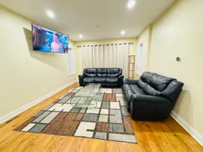 Cozy 2BR Apartment · Queen Beds · Washer & Dryer - Image 2