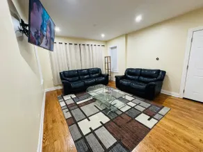 Cozy 2BR Apartment · Queen Beds · Washer & Dryer - Image 4