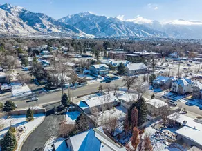 Minutes to Big Cottonwood Canyon | 2 Kitchens - Image 2