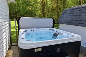 Eriesistable Escape | Lake Views + Hot Tub - Image 2