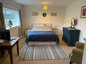Peaceful guest house of 13th century cottage - Image 2