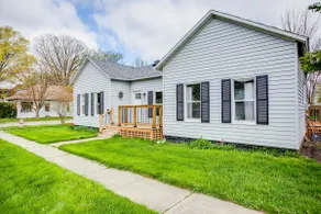 Steps to Journeyman*Cozy Stay*Fast Wi-Fi *Pets OK - Image 2