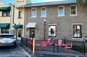 Riverwalk Retreat, Lively Downtown Vibe - Image 4