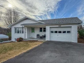 Cozy 3BR Across from Hospital, Pet OK, Walk to DT - Image 3