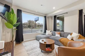 Furnished 3BR Near Hospitals & Downtown|30+ Nights - Image 3