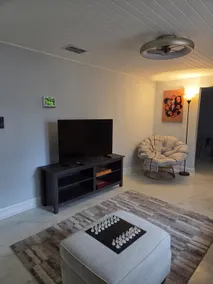 Jax Haven Room for Six, Close to It All - Image 4