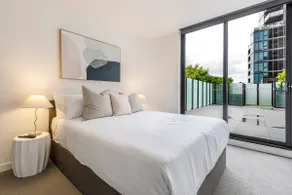 Resort-Style 3BR Near CBD with Courtyard - Image 5