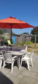 Sea view, beach 50m away, enclosed garden - Image 3