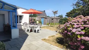 Sea view, beach 50m away, enclosed garden - Image 2