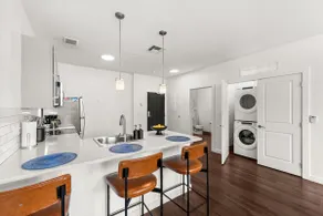2BR Near Clinic & Case Western w/ Parking - Image 2