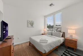 2BR Near Clinic & Case Western w/ Parking - Image 4