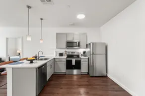 2BR Near Clinic & Case Western w/ Parking - Image 3