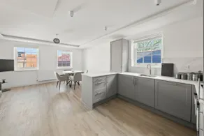 Luxury 1BR Modern Flat in London W7 with Terrace & Private Parking - Image 5