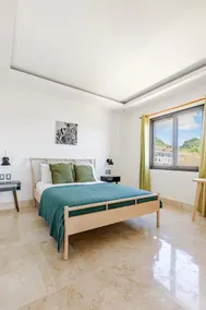 Modern Oceanview Retreat with Balcony and Walk to Bay - Image 3