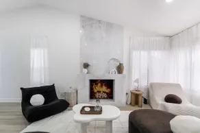 Luxury 3 Bedroom: Newly Renovated Home - Image 5