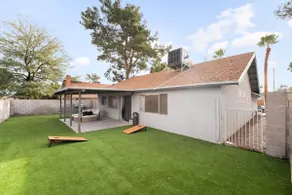Luxury 3 Bedroom: Newly Renovated Home - Image 4