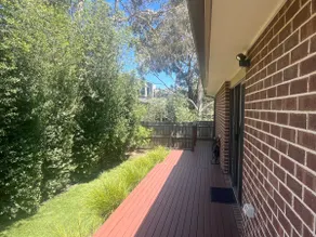 Your Leafy Ivanhoe Retreat - Image 4