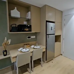 Neon - Royal Nest Aerotel with Pvt Balcony -1 km from Airport - Image 4