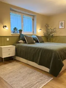Apartment with Private Entry, Parking & Transport - Image 2