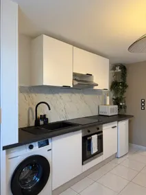 Modern house with king size bed - 5 min airport - Image 3