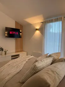 Modern house with king size bed - 5 min airport - Image 5