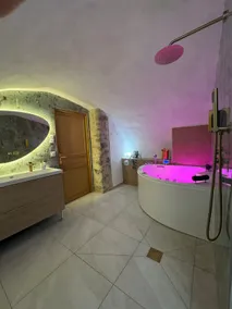 Charming private house: spa & games - Image 2