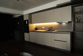 Flat 6 - Luxury Designer Apartment - Image 2