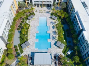 XL 1BR 2-King Beds Near Mayo Pool Gym Workspace - Image 2