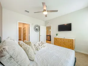 XL 1BR 2-King Beds Near Mayo Pool Gym Workspace - Image 5