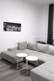 Central living in the Richardkiez | Cafés & public transport - Image 4