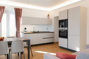 Belvedere 237A Lakeview Luxury Apartment - Image 3