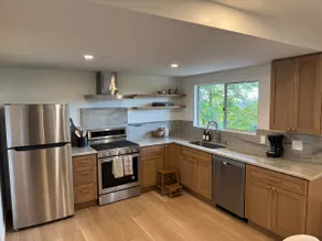Beautiful Mountain Views at Luxury Guest Suite - Image 3