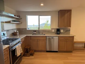 Beautiful Mountain Views at Luxury Guest Suite - Image 4