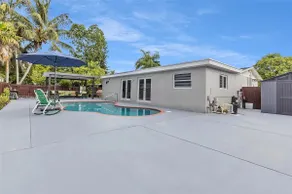 Pool House 12 Guest in Miami - Image 5