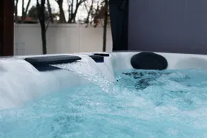 *DEALS! HOT TUB, Foosball, BBQ, Fenced Yard, Games - Image 2