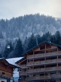 Le Petit Roc Cozy Basecamp in Roc dEnfer - Image 2