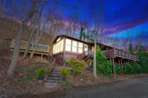 Moonlit Hollow •Hot tub •Dogs OK • Luray caverns - Image 2