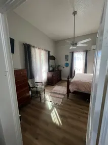 Quaint Trinity Retreat | Starlink | King Bed | - Image 4