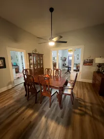 Quaint Trinity Retreat | Starlink | King Bed | - Image 2